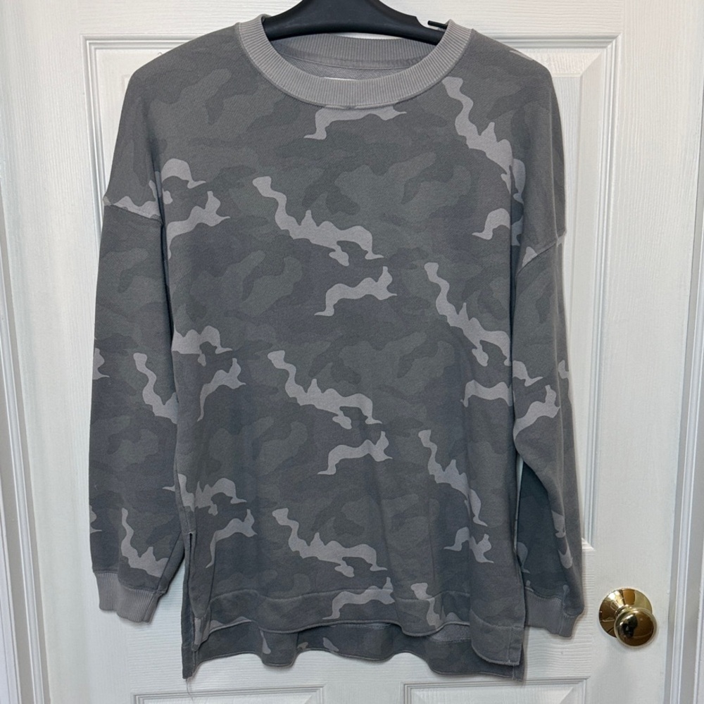 American Eagle Jegging Fit Camo Crew Neck